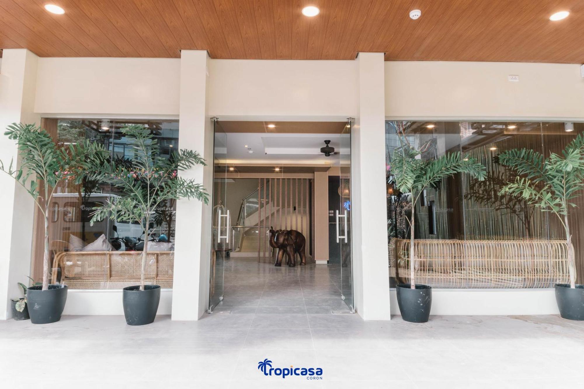 Tropicasa Hotel Корон Екстериор снимка