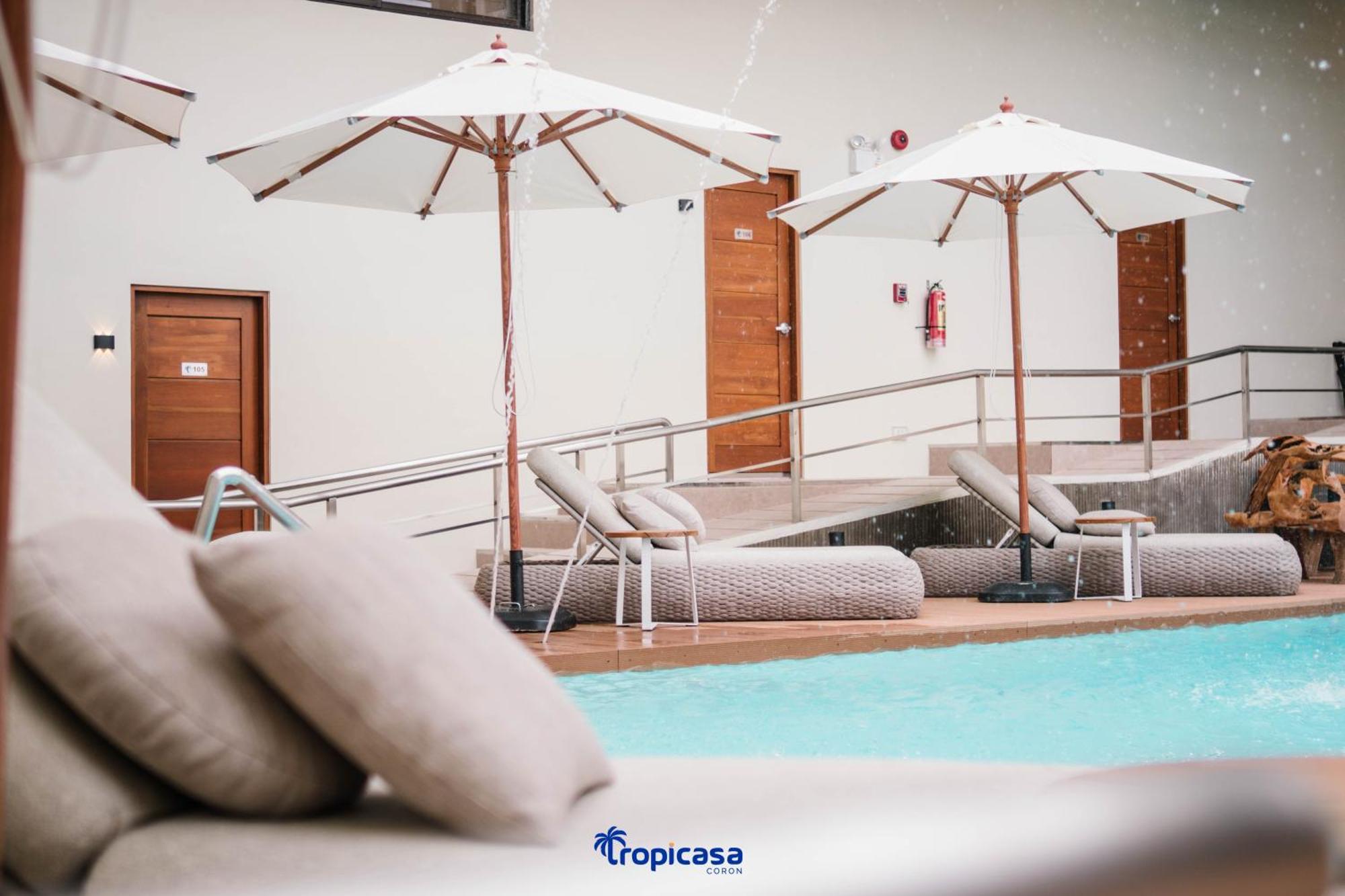 Tropicasa Hotel Корон Екстериор снимка