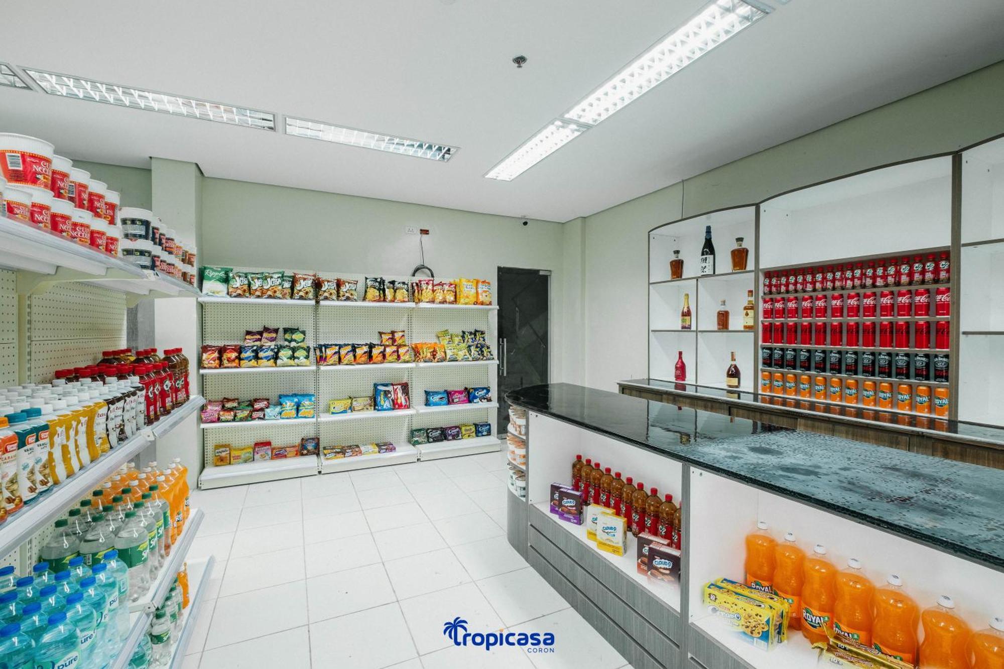 Tropicasa Hotel Корон Екстериор снимка